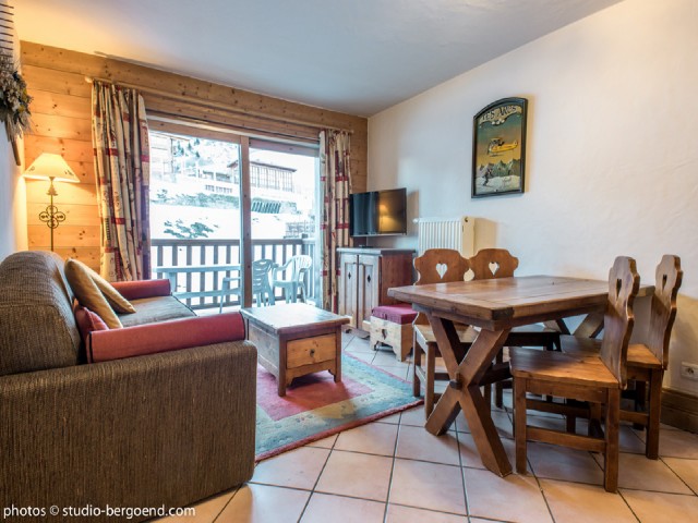 CHALET DE LA PLACE E8 CHALET DE LA PLACE E8 Accommodation in Les Arcs